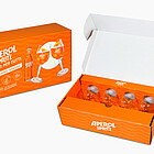Blick in die Verpackung (Aperol Spritz): Passgenaue Kartoneinlagen fixieren die Gläser sicher und schützen zuverlässig vor Glasbruch im Versand. (c) Karl Knauer KG