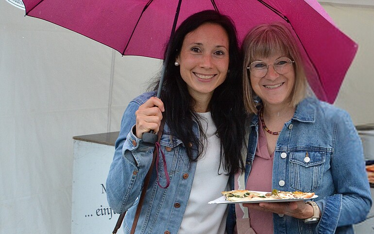 Trotz des Wetters war die Laune der Besucher bestens.