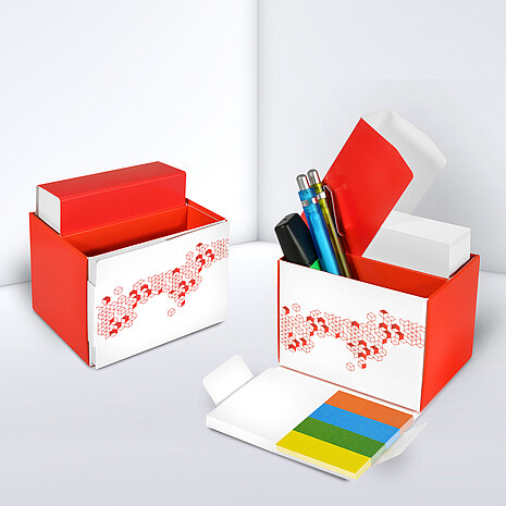 Bedruckte Kartonbox mit Gefache für Büroutensilien, Zettelsatz, Haftnotiz und Markerset