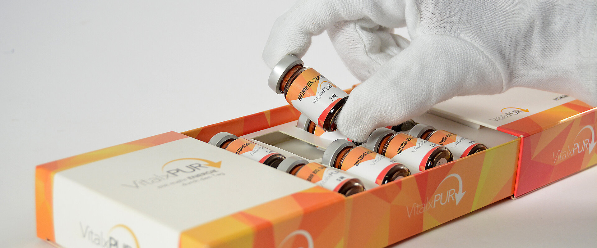 Lohnverpackung von Fläschchen bei Karl Knauer