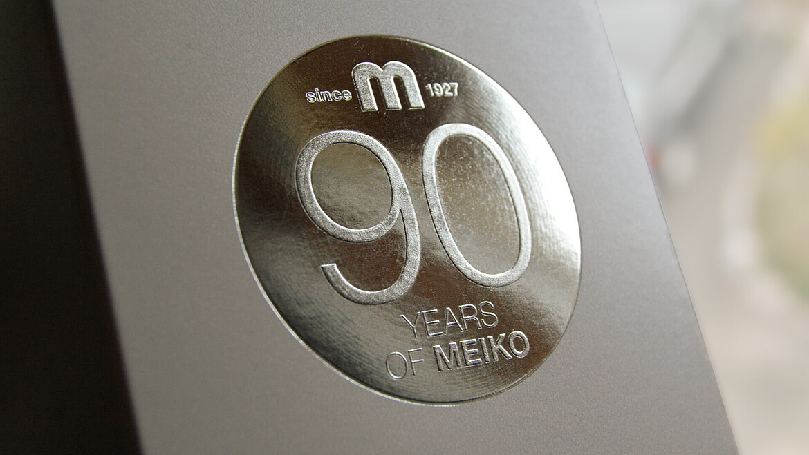 Silberne Linse mit 3D-Effekt