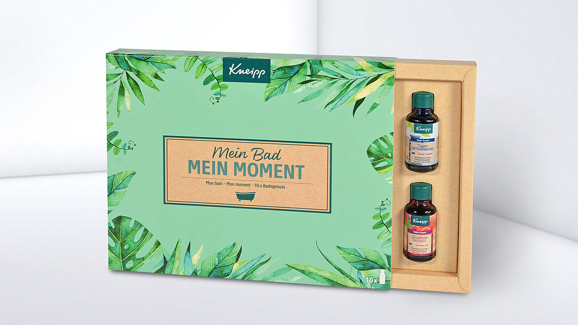 Schiebeschachtel mit kleinen Fläschchen gefüllt