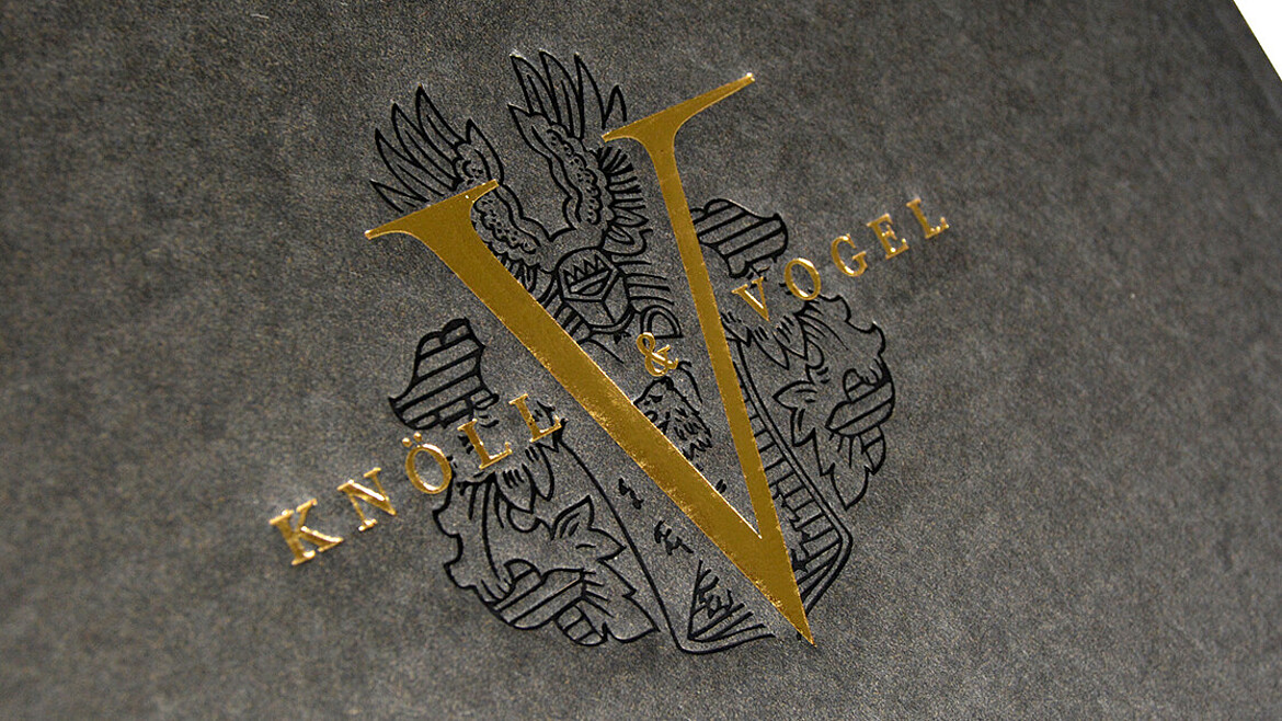 Präsentkarton PURE line Schwarz mit Blind- und Heißfolienprägung