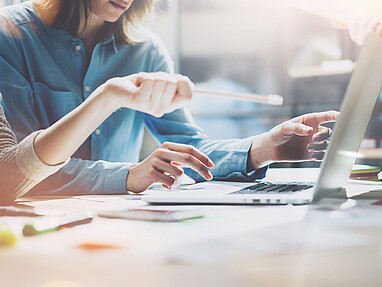 Kundenberater bei der Analyse