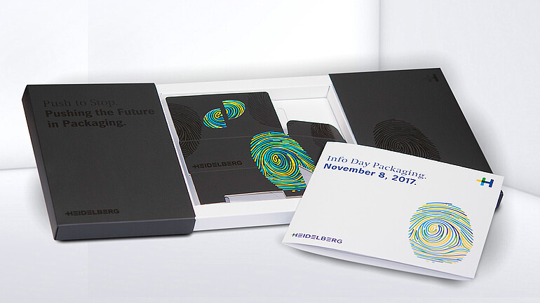 Schachtel seitlich aufziehbar mit Inlay und Infoflyer