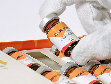 Lohnverpackung von Fläschchen bei Karl Knauer